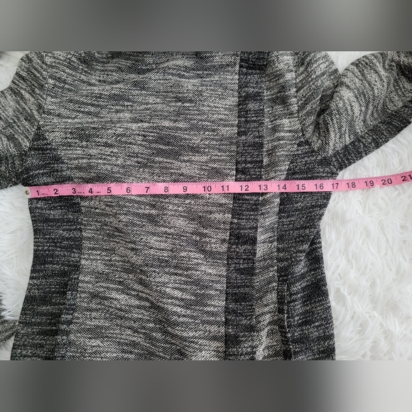 Two by Vince Camuto side zipper cardigan size small - Picture 3 of 7